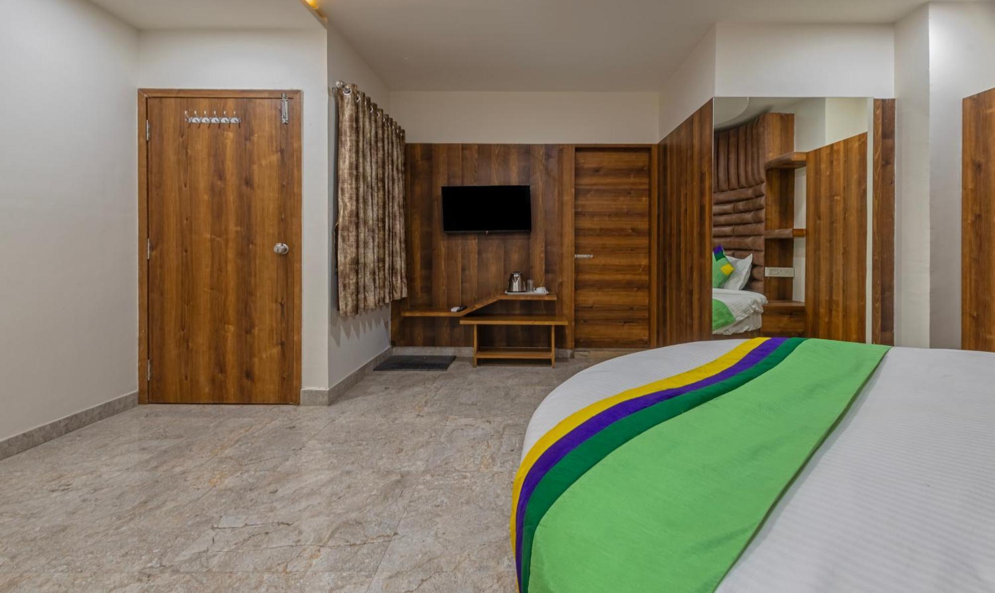 Treebo Eden Park, Ahmedabad Hotel Batwa Exterior photo